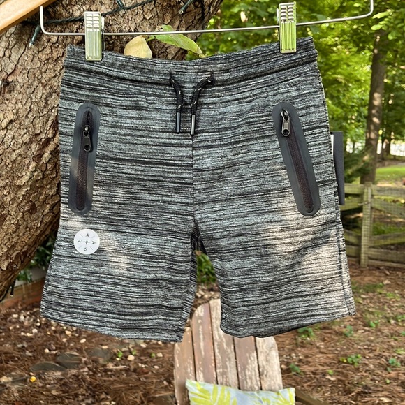 Wayside White/gray/black Zipper Pockets Drawstring Shorts Boys  size 4 NWT - Picture 1 of 7